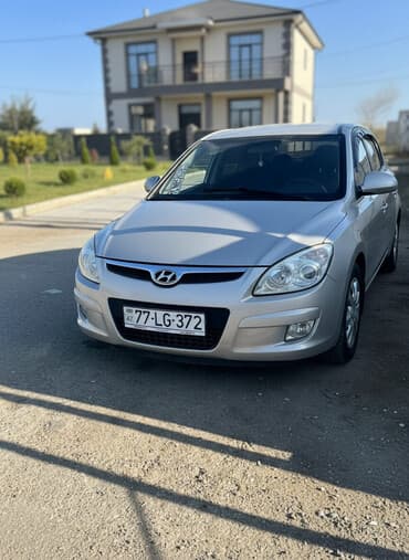 tofaş satış: Hyundai i30 CRDi, gümüşü rəng, hetçbek kuzov. Xüsusiyyətlər: - Dizel — 4