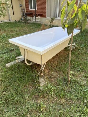 asma tavan hamam: Akril vanna — düzbucaqlı forma, ağ rəng. - Ölçü təxminən: 170×70 sm — 2