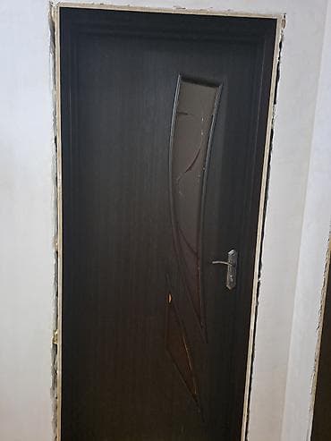 otaq qapsi: Otaq qapısı – tünd ağac teksturalı, müasir dizayn - Material: ağac — 1