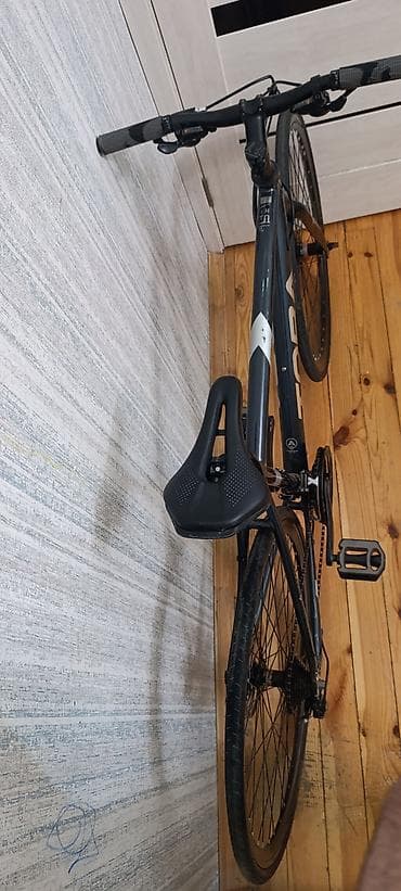 velosipedler: Toba markalı şəhər/fitness tipli velosiped. Yüngül və zərif görünüşlü — 10