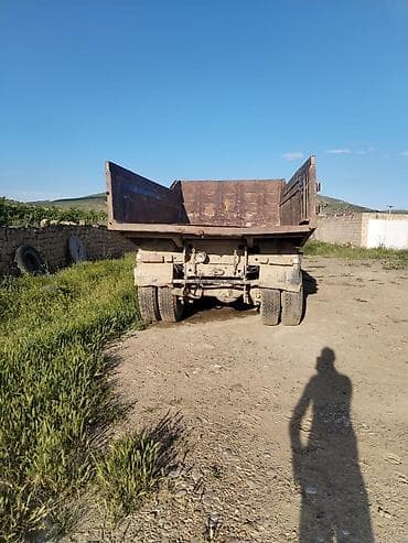 retro masinlar: KAMAZ 6x4 dumpper yük maşını - Marka/model: KAMAZ (önü qaldırıla — 6