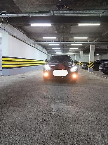 mersedes e 240: Avtomobil: Qara rəngli sedan Təsvir: - Kuzov: Qara, dörd qapılı — 4