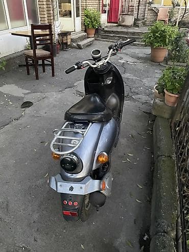 prava teleb etmeyen mopedler: Şəhər üçün kompakt skuter - Gümüşü/kül rəngli gövdə, retro üslublu ön — 4