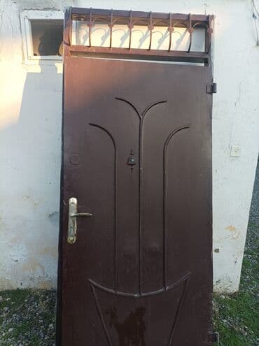 Фурнитура и комплектующие: Yaxsl veziyetde 2.30. 1 eni curuku yox Metall qapı dəsti - — 1