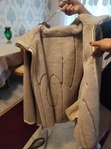 kurtkalar 2023: Qadınlar üçün isti qış gödəkçə - Model: qısa ölçülü, ön hissəsi tam — 2