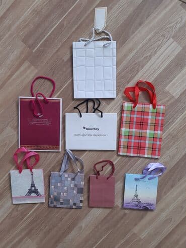 səyahət çantası: Hədiyyəlik kardon çantalar. Bir ədədi 1 manatdır. Hərəsindən 1 — 1