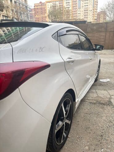 aston martin vanquish 5.9 at: Hyundai Elantra: 1.8 l | 2011 il Sedan — 7