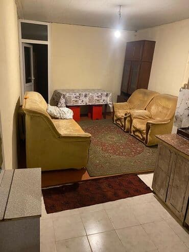 20-ci sahede,Elay sadliq saraydan,300 metr mesafede, 3 mertebeli evin