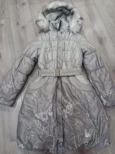 Üst geyimləri: Qız uşağı üçün qış şişmə mont - Rəng: gümüşü-boz - Uzun model, beldə — 1