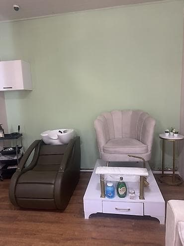 saç stolu: Salonumuza təcrübəli saç və dırnaq ustası tələb olunur. Daimi oturub — 2