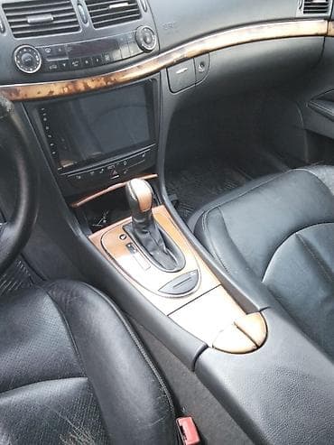 audi a5: Mercedes-Benz E 240: 2.6 l | 2002 il Sedan — 4