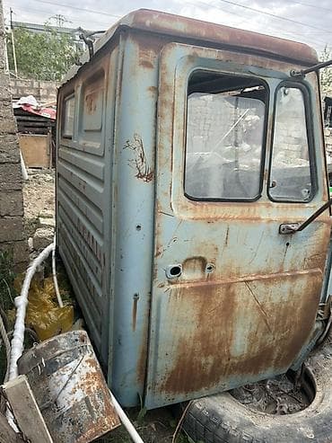 Məhsul: Yük avtomobili üçün kabin (metaldan) Təsvir: - Köhnə tipli