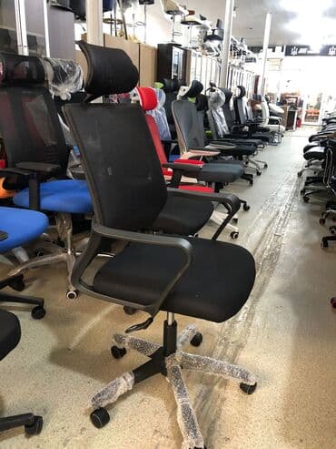 офисные кресла: Новый, С колесиками, Рукояти не регулируются, Ткань — 3