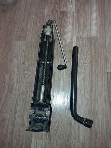 Avtomobil üçün mexaniki domkrat (qayçı tipli) - Tip: vintli, qayçı — 1