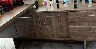 rengli sarlar: Ətir mağazası üçün tam komplekt reception/iş masası dəsti - Material — 3