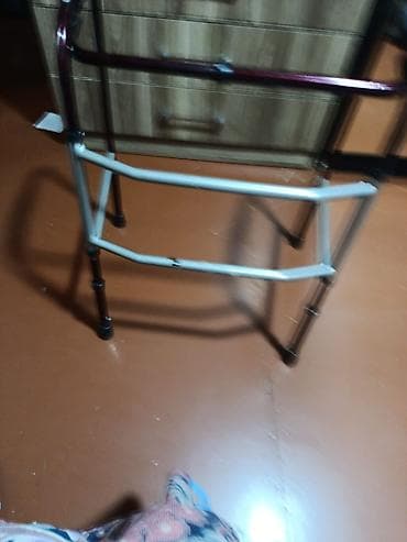 Gəzinti çərçivəsi (walker) - Material: yüngül alüminium konstruksiya