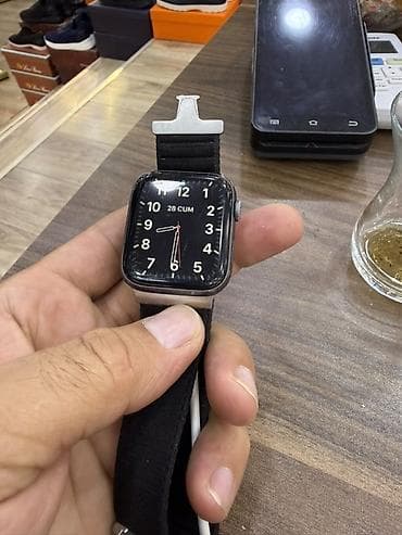 casio saatlar: Apple Watch Series 5 (44 mm) – qara rəng Xüsusiyyətlər: - Korpus — 4