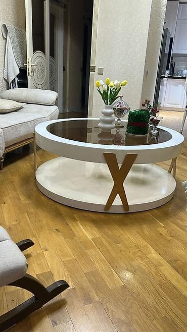 Yumru masa, Açılmayan, Təkərsiz, Şüşə