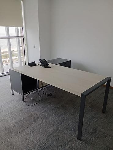 dolab 2ci əl: Məhsul: Ofis üçün masa dəsti Təsvir: - Minimalist dizaynlı iş masası — 1