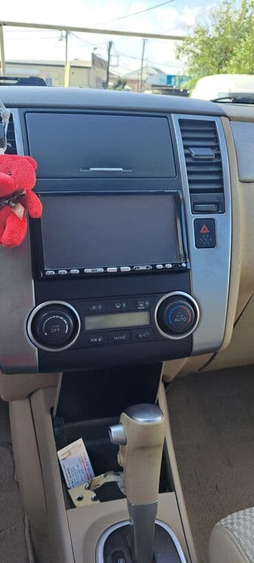 faizsiz kreditlə maşın: Nissan Tiida avtomobili hər gün rahat istifadə üçün nəzərdə tutulmuş — 2