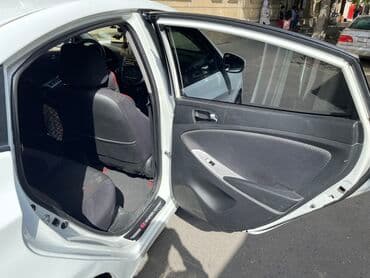 kia optima 2019: Hyundai Accent: 1.6 l | 2011 il Sedan — 14