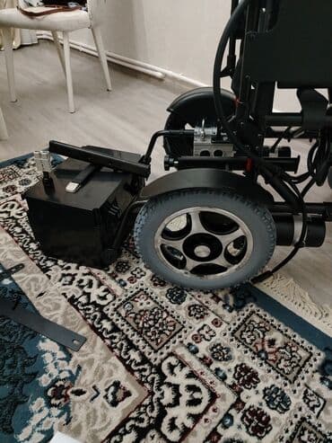 унитаз для инвалидов переносной: Elektrik təkərli kürsü – qatlanan, joystick idarəetməli model - Güclü — 1