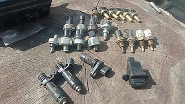 Avtomobil üçün müxtəlif elektrik və elektron ehtiyat hissələri dəsti