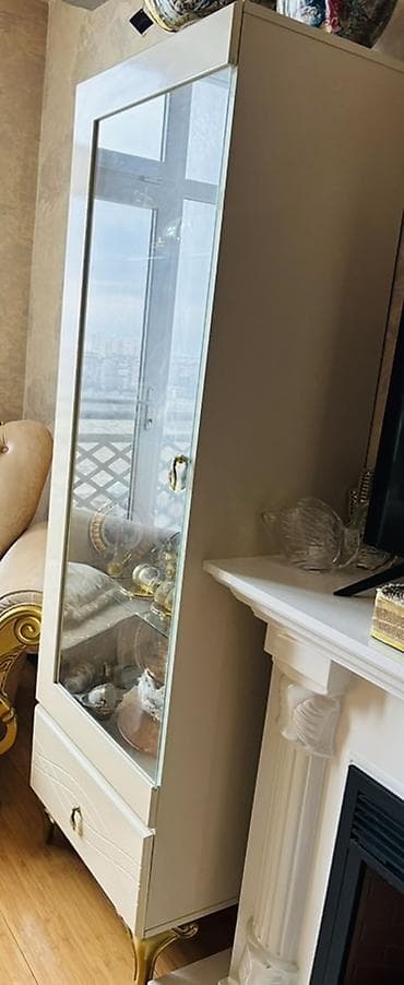 dəhliz dolabi: Şüşəli vitrin dolabı - Rəng: krem (ivory) tonlarında, qızılı — 3