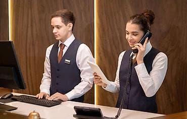 Hostes, qeydiyyatçı tələb olunur, İstənilən yaş