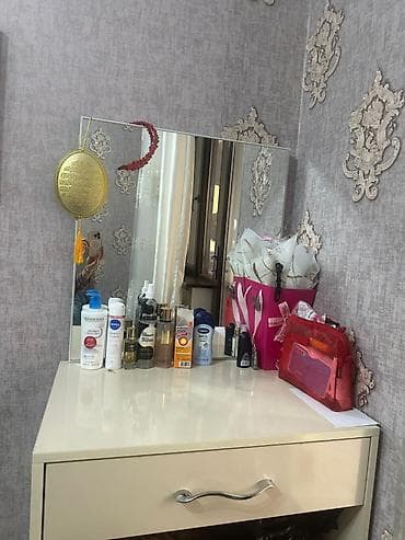 kasdum sekilleri: Güzgülü Trümo. Ünvan: İnşaatçılar metrosuna yaxın. Ölçülər şəkildə — 2