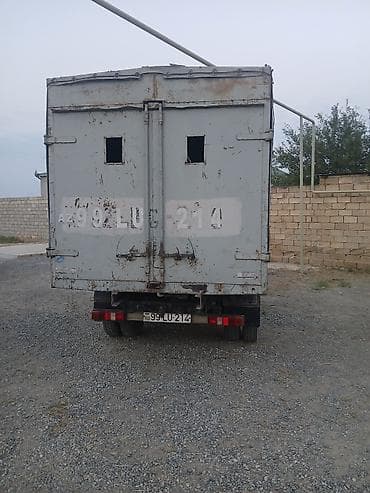 c4 batinka qiyməti: Yükdaşıma üçün üçoxlu yüngül tonnajlı furqonlu yük maşını. Texniki — 4