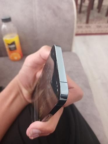 hdmi to av: IPhone 13 Pro, Sierra Blue, Face ID — 4