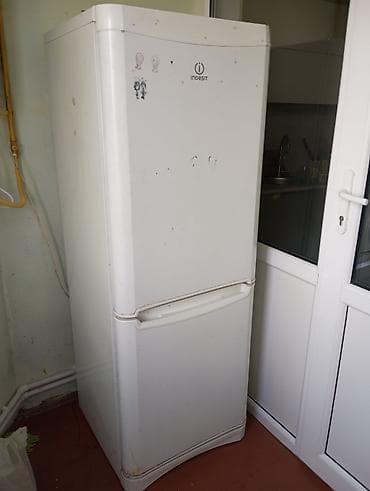 indesit холодильник: Б/у 2 двери Indesit Холодильник Продажа, цвет - Белый, Встраиваемый — 1