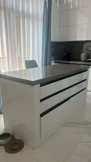 172x72x90 Mətbəx adası, dəzgah. Üstü qranit, cüzi çat var. 6 rəf