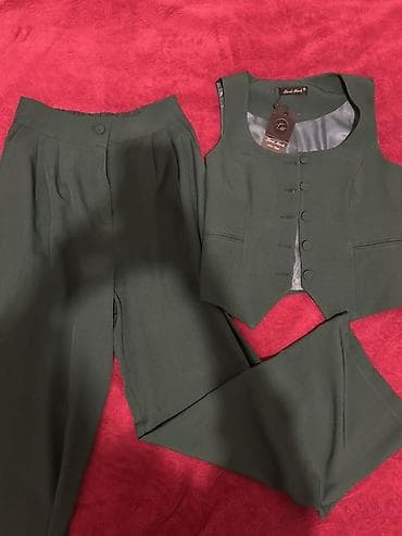 desd paltarlar: Qadın dəst – şalvar və jilet - Rəng: tünd yaşıl - Dəst tərkibi — 2