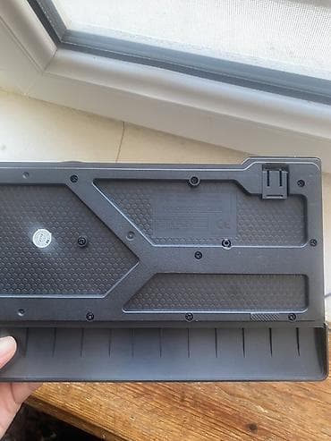 utu altligi: Tam ölçülü simli klaviatura - Dil: QWERTY yerləşimi, əlavə olaraq — 2