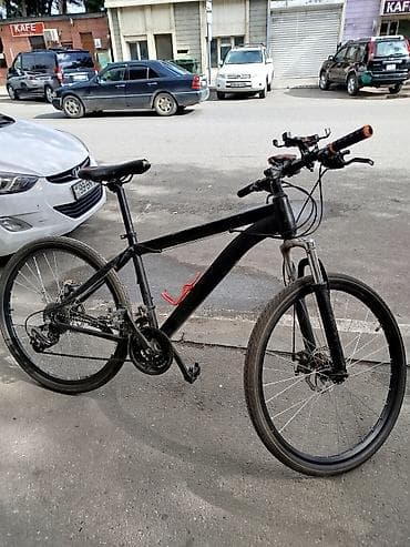 Şəhər/trek hibrid velosiped - Rəng: qara, qırmızı detallı (qablıq