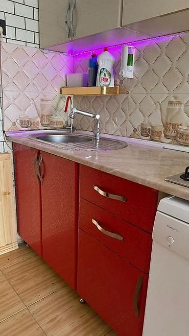 qaz vuran: Ünvan Xırdalan həyət evi Qaz,aspirator və moyka verilir. Hündürlük 230 — 2