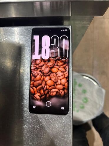 Smartfon – tam ekranlı, nazik çərçivəli model Xüsusiyyətlər: - Ön