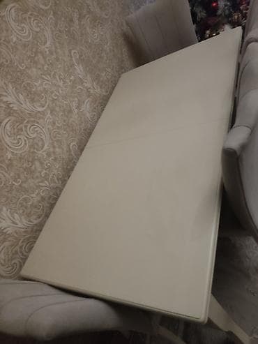 4 qapili dolab: Qonaq otağı üçün, İşlənmiş, Açılan, Dördbucaq masa, 6 stul — 6