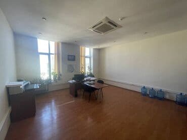 kirayə ofislər: Nərimanov metrosuna yaxın yol kənarı bizness mərkəzinə yaxın ümumi — 5