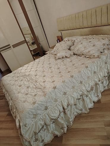 Tekstil: Yataq üçün İşlənmiş rəng - Bej Yataq örtüyü, Ünvandan götürmə — 3