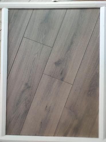 əski: Laminat döşəmə paneli – ağac teksturalı, boz-qəhvəyi ton - Material — 1