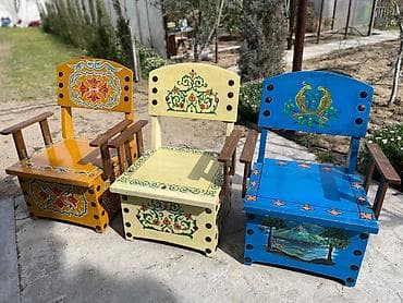 Restoran ucun sifarish ile duzeltdirilmish oturacaglar, uzerindeki