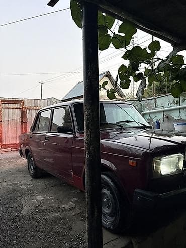 1 9 karobka mexanika: VAZ 2107 sedan - Kuzov: 4 qapılı sedan, tünd qırmızı/bordo rəng. - — 3