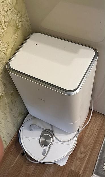 mop dəsti: Ağıllı robot tozsoran–döşəmə yuma qurğusu və avtomatik baza stansiyası — 1