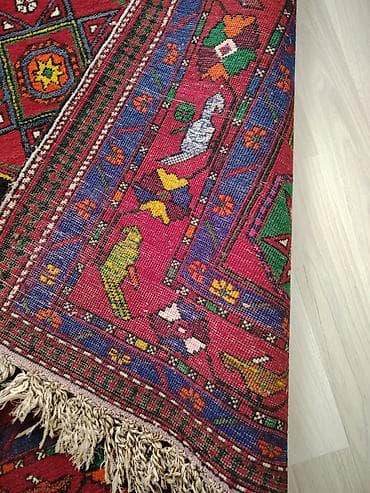 qedimi mebel: Şamaxı bölgəsinə aid əl toxunuşu xalça satılır. Ölçü: 150x260 sm Yaş — 6