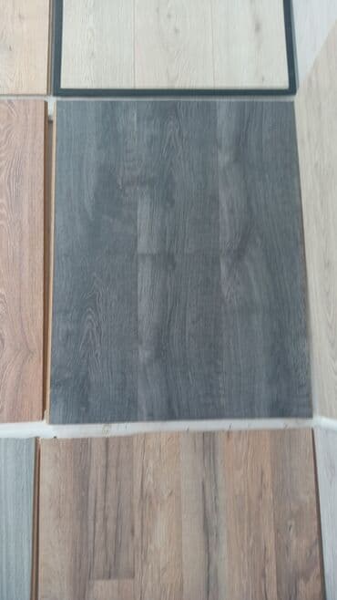 Məhsul: Laminat döşəmə panelləri (müxtəlif ağac teksturaları) Təsvir