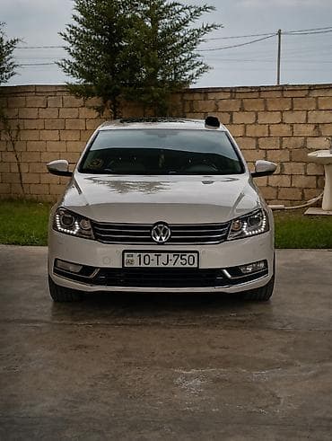 Volkswagen Passat: 1.8 l | 2012 il Sedan