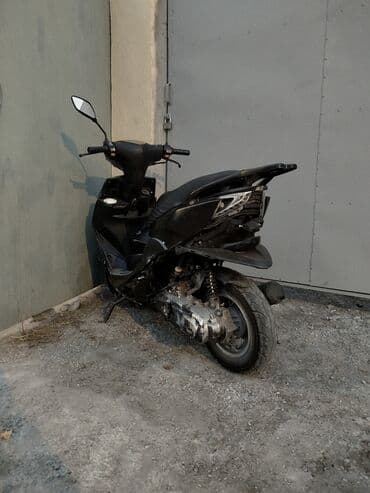 iphone 11 pro max kredit: Qara rəngli şəhər tipli skuter Xüsusiyyətlər: - Şəhər içi rahat sürüş — 2